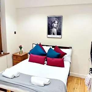  Homestay White's Row Resident