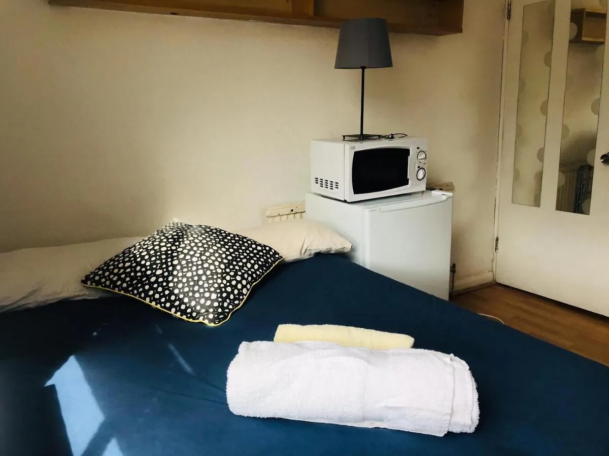 Rooms At 51 London